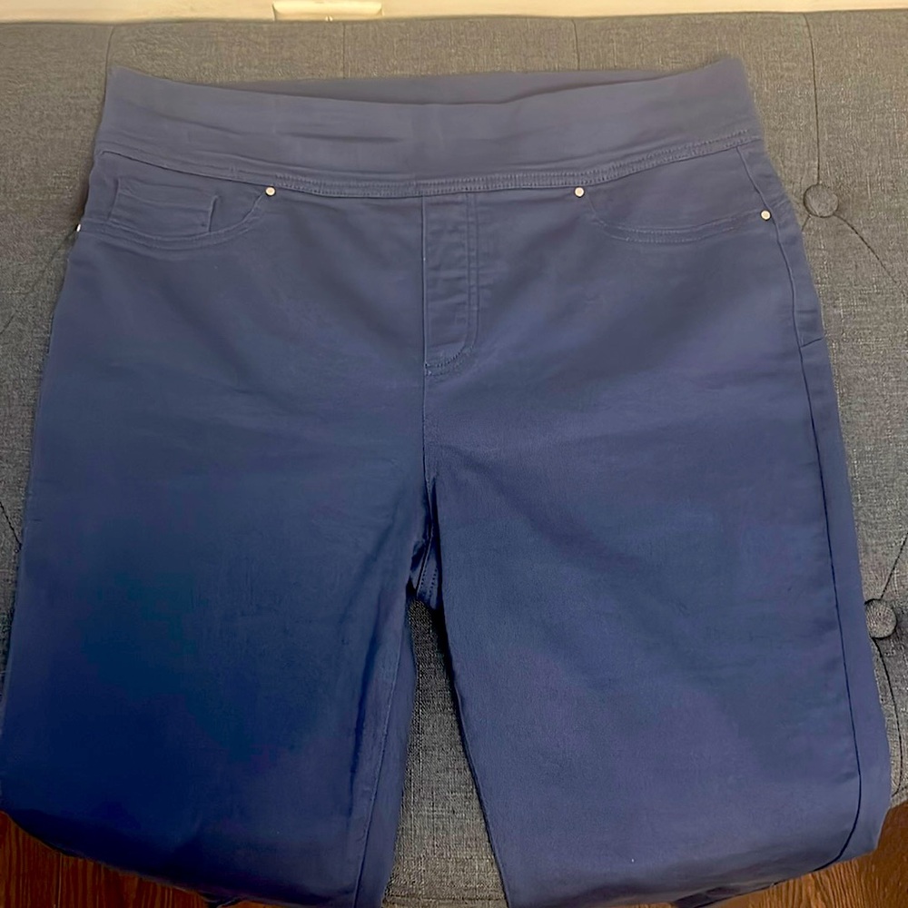 Capri pants by Rickie’s